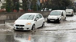 Yollar göle döndü
