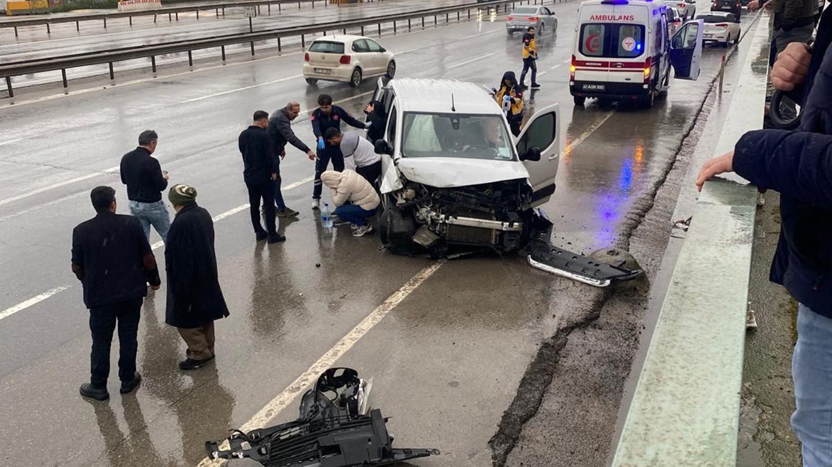 Kocaeli'de zincirleme kaza: 3 ki�i yaraland�