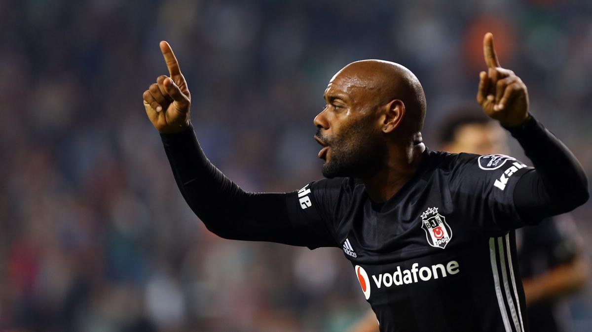 Vagner Love futbolu b�rakt�