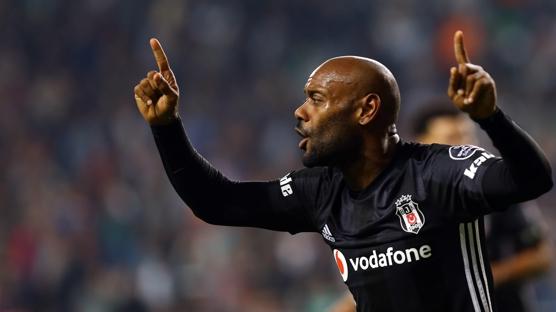Vagner Love futbolu b�rakt�