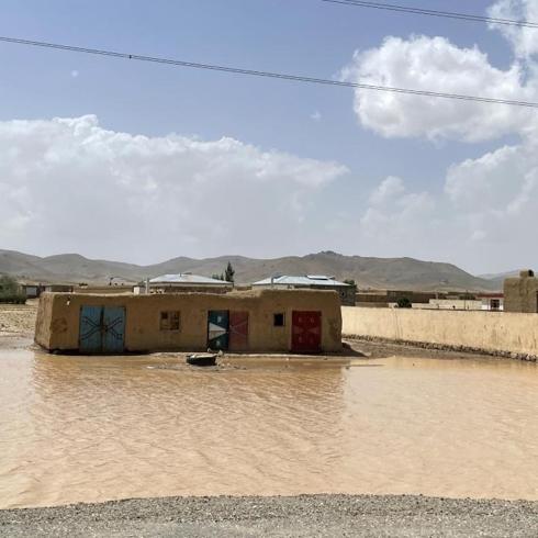 Afganistan'ı sel ve heyelan vurdu! Çok sayıda ölü var