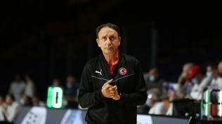 Alia�a Petkimspor'un  yeni ba�antren�r� Orhun Ene oldu