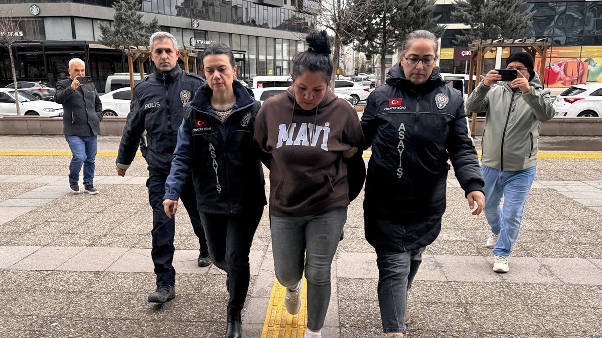 Annesinin erkek arkadaşını bıçakladı: Polis yaralandı