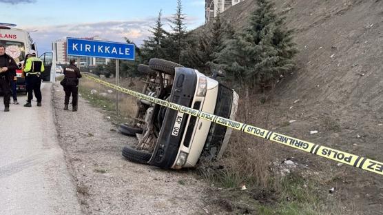 Kırıkkale'de kamyonla çarpışan minibüs şarampole devrildi: 5 yaralı