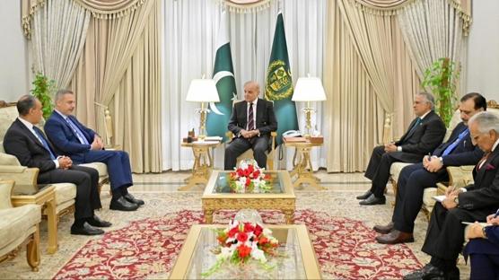 'T�rkler m�zakerede rol oynamaya kararl�'