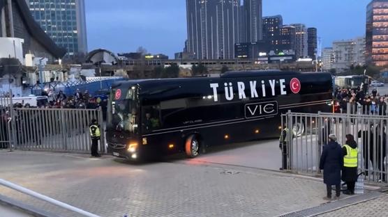 A Milli Tak�m stadyuma ula�t�