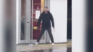 Alt�ndan saplant�l� a�k deh�eti ��kt�