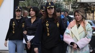 Candan karde�lerin yarg�land��� 'doland�r�c�l�k' davas�nda karar