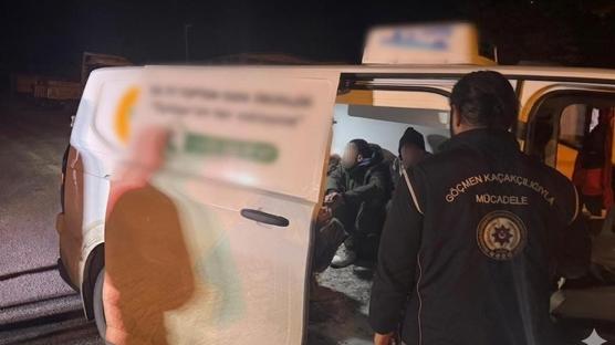 'Gıda' minibüsünden çıkarıldılar: Artvin'de düzensiz göçe geçit verilmedi