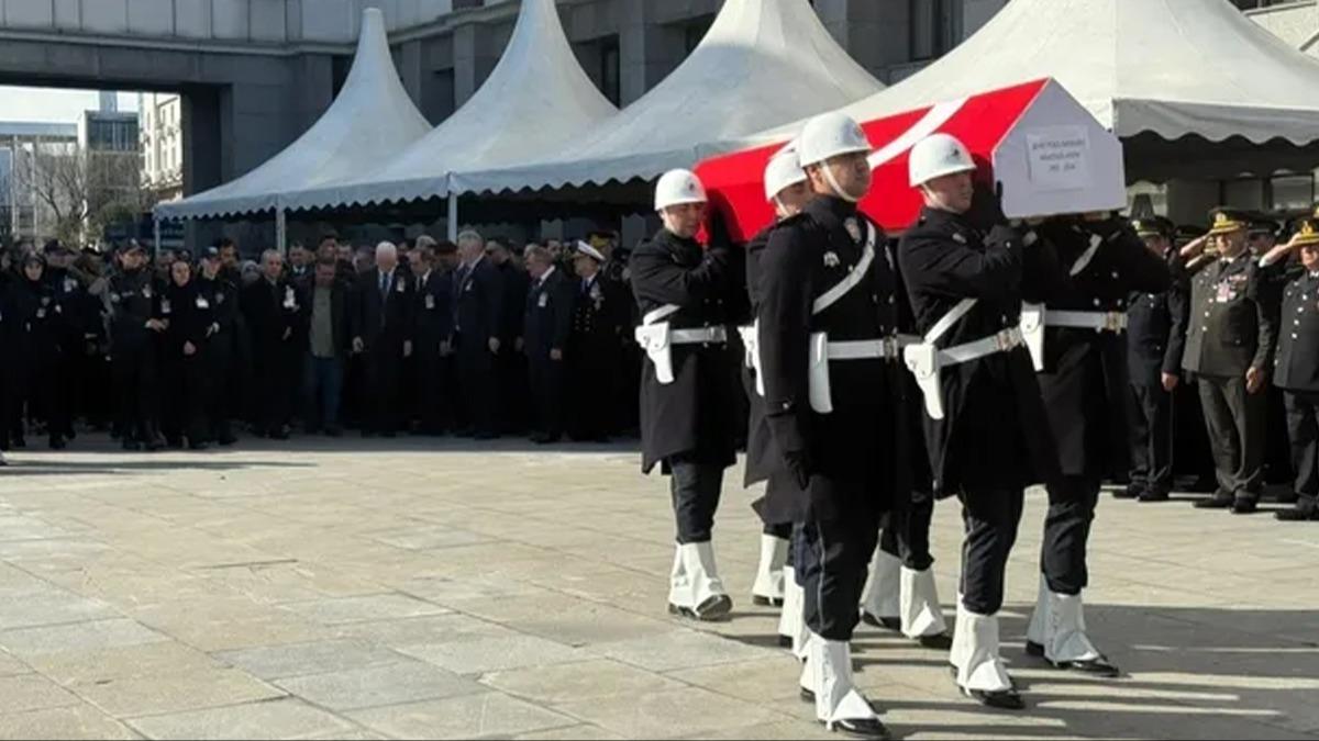 �stanbul'da ac� trafik kazas�! �ehidimiz son yolculu�una u�urland�