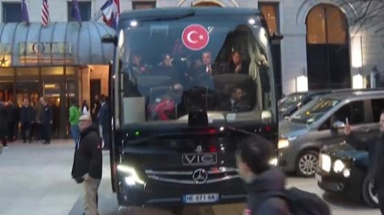 Kritik mücadele öncesi Milliler, stadyuma doğru yola çıktı