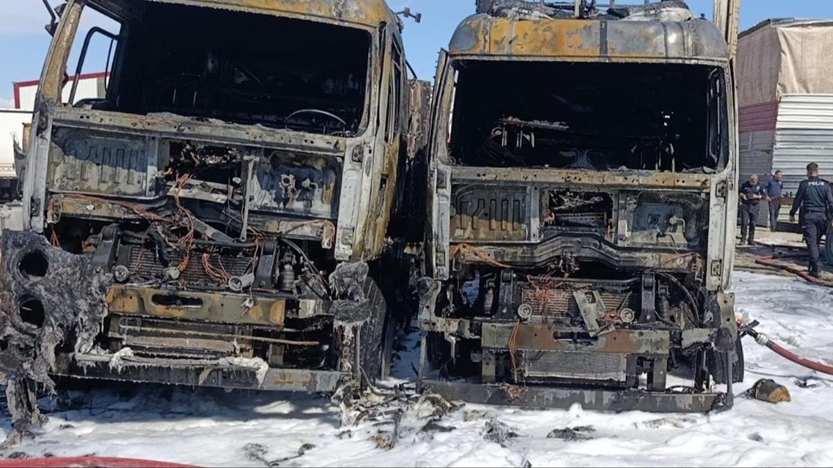 Park halindeki tırlar alevlere teslim oldu