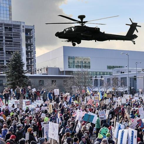 Protestocular�n �zerinde 'Apache' u�u�u