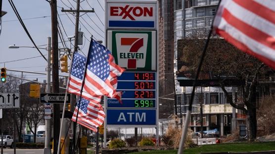 ABD'de petrol krizi b�y�yor: Akaryak�t fiyatlar� 4 dolar� a�arak rekora ko�tu