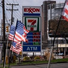 ABD'de petrol krizi b�y�yor: Akaryak�t fiyatlar� 4 dolar� a�arak rekora ko�tu