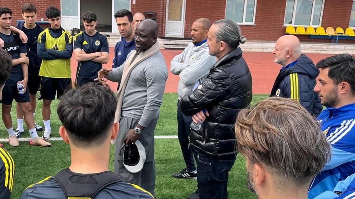 Appiah'dan Fenerbah�e Akademisi'ne ziyaret