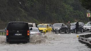 Bakanl�ktan 16 il i�in sar� kodlu uyar�: Sa�anak ve f�rt�na geliyor