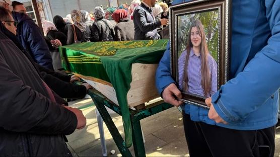 CHP'li ba�kan�n tacizine u�rayan Tuana Torun'un cenazesi topra�a verildi