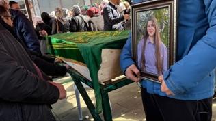 CHP'li ba�kan�n tacizine u�rayan Tuana Torun'un cenazesi topra�a verildi