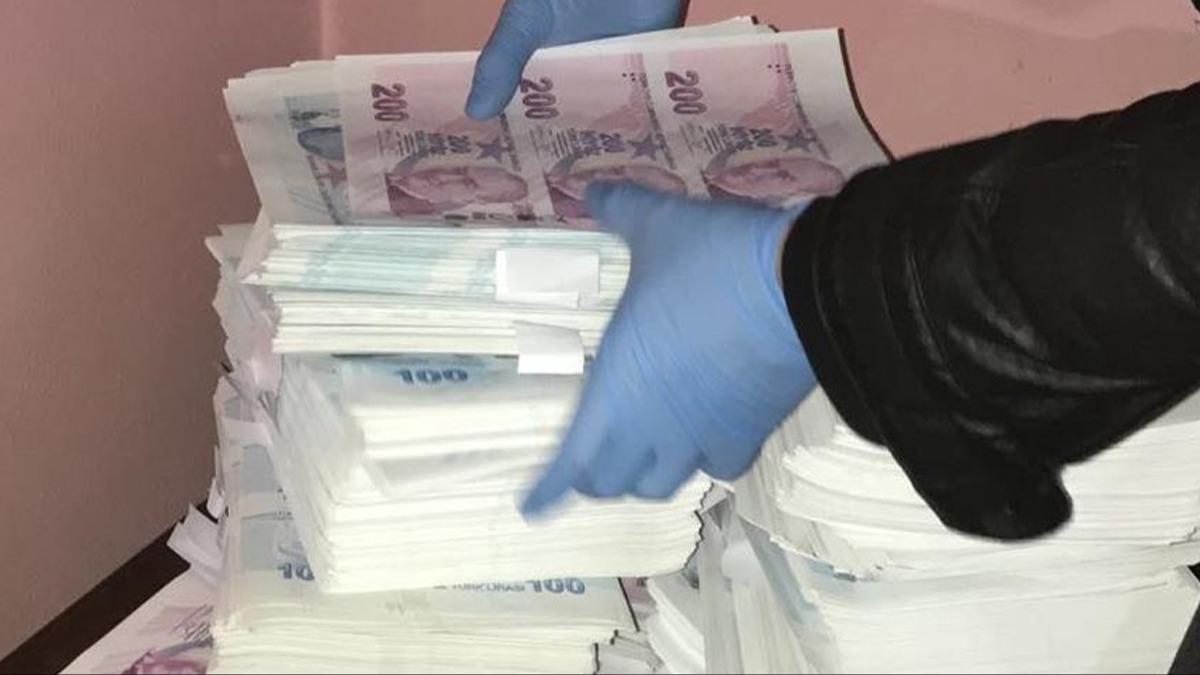Esenler'de sahte para operasyonu: 1 milyon 250 bin dolarl�k sahte banknot ele ge�irildi