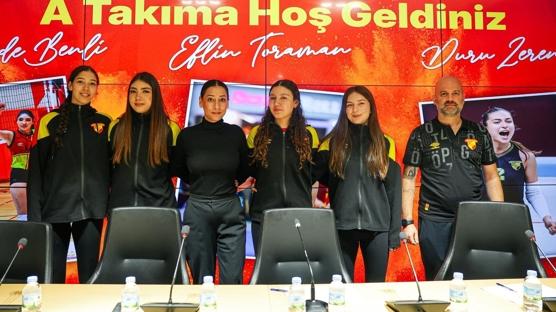 G�ztepe'ye altyap�dan �� gen� yetenek! Profesyonel s�zle�meler imzaland�