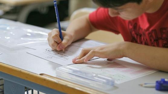 Bakan Tekin: S�nav bir g�n �ne �ekilebilir