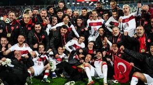 Millilere tebrik mesajları peş peşe geldi