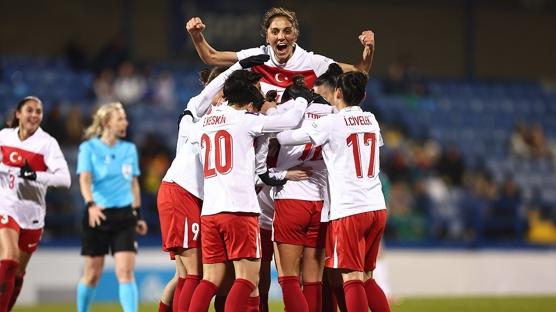 A Milli Kad�n Futbol Tak�m�'n�n �svi�re ma�lar� kadrosu a��kland�