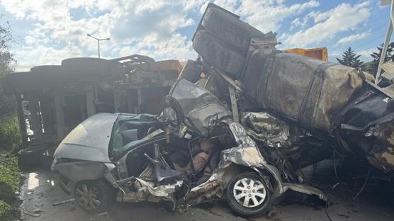 Anadolu Otoyolu'nda feci zincirleme kaza: 2 ki�i hayat�n� kaybetti