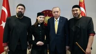 Cumhurba�kan� Erdo�an, 'Ay Yola' m�zik grubu �yelerini kabul etti