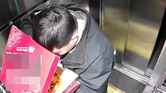 D�zce'de sipari�i yiyip asans�re pisleyen kuryeyi vatanda� affetmedi