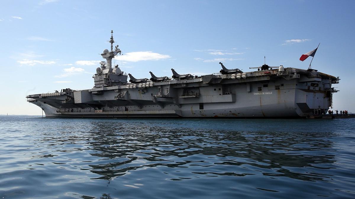 Frans�z donanmas�na ait u�ak gemisi Girit'teki Suda �ss�'nde