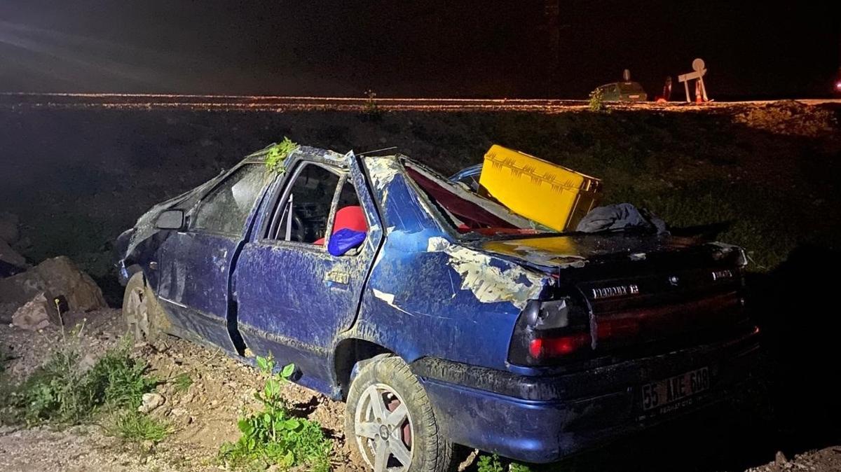 Kontrolden ��kan otomobil tarlaya u�tu:  1 ki�i �ld�, 1 ki�i de yaraland�