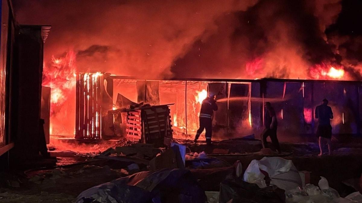 Korku dolu anlar! ���i konteynerlerinde yang�n