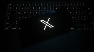 Milyonlarca kullan�c� ayakta: Sosyal medya devi X ��kt� m�?