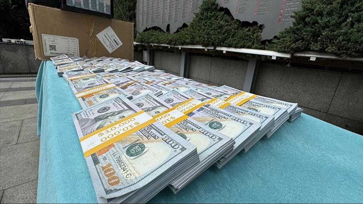 M�T ve Jandarma'dan sahte para darbesi! 4 milyon d�viz ele ge�irildi