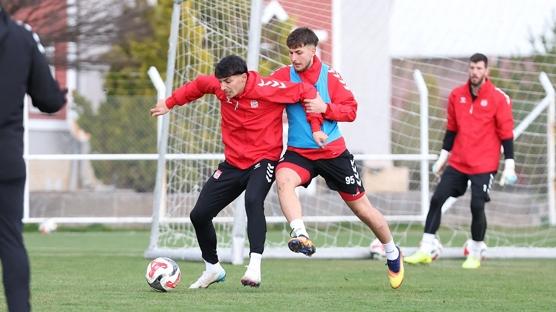 Sivasspor, Esenler Erokspor s�nav�na haz�rlan�yor