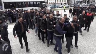 Ev vaadiyle doland�r�c�l�k! Milyonlarca liral�k vurgun yapt�lar: 21 ki�i tutukland�