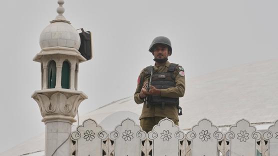 Pakistan'da polis karakoluna sald�r�: 5 can kayb�