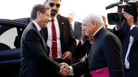 Papa, �srail Cumhurba�kan� Herzog ile g�r��t�: Diyalog kanallar�n� a��n