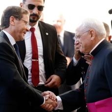 Papa, �srail Cumhurba�kan� Herzog ile g�r��t�: Diyalog kanallar�n� a��n