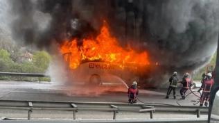 Yalova'da yolcu otob�s� facias�: Bir anda alevlere teslim oldu