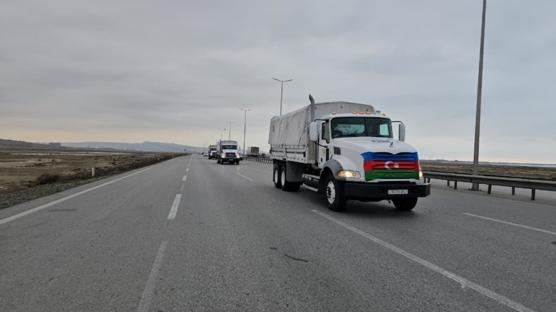 Azerbaycan'dan İran'a yardım eli: 200 tonluk malzemeler yola çıktı