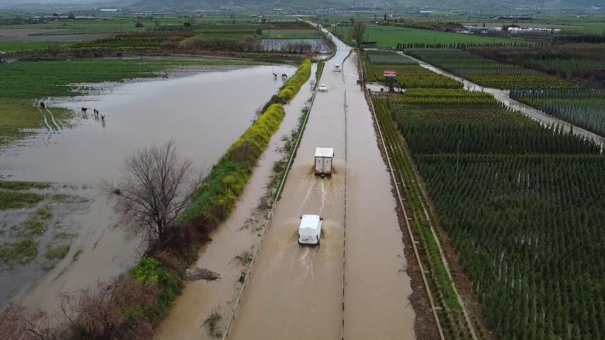 �zmir'de sa�anak yine kabus oldu
