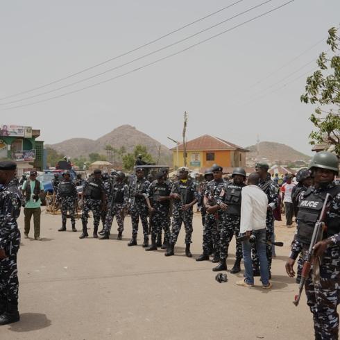 Nijerya'da katliam: Evler ate�e verildi