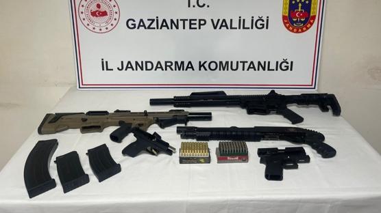 Silah ka�ak��l��� �ebekesine operasyon: Adreslerden cephanelik ��kt�