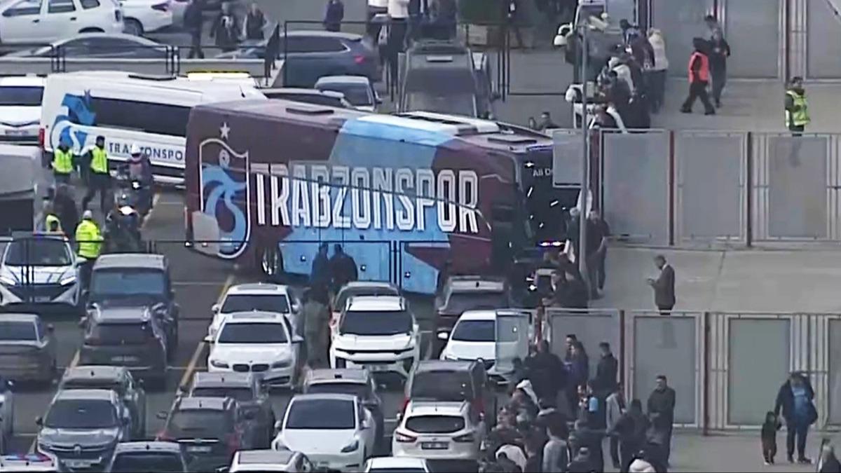 Trabzonspor derbi �ncesi stadyuma ula�t�