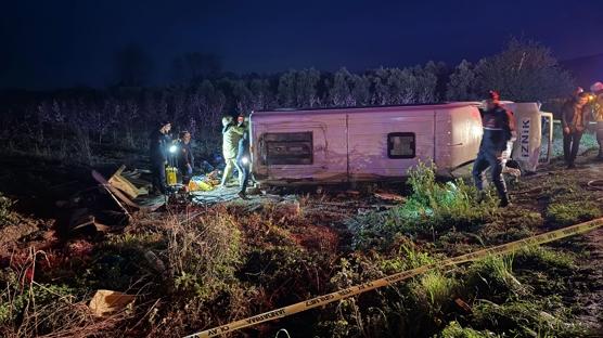Yolcu minibüsü devrildi