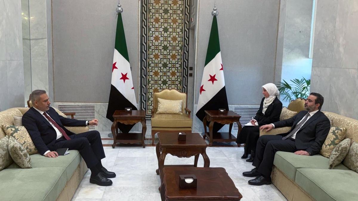 Bakan Fidan'dan Suriye'de diplomasi trafiği... Şeybani ile görüştü