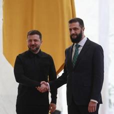 Devrimden sonra ilk ziyaret... Zelenski, Suriye'de �ara ile g�r��t�